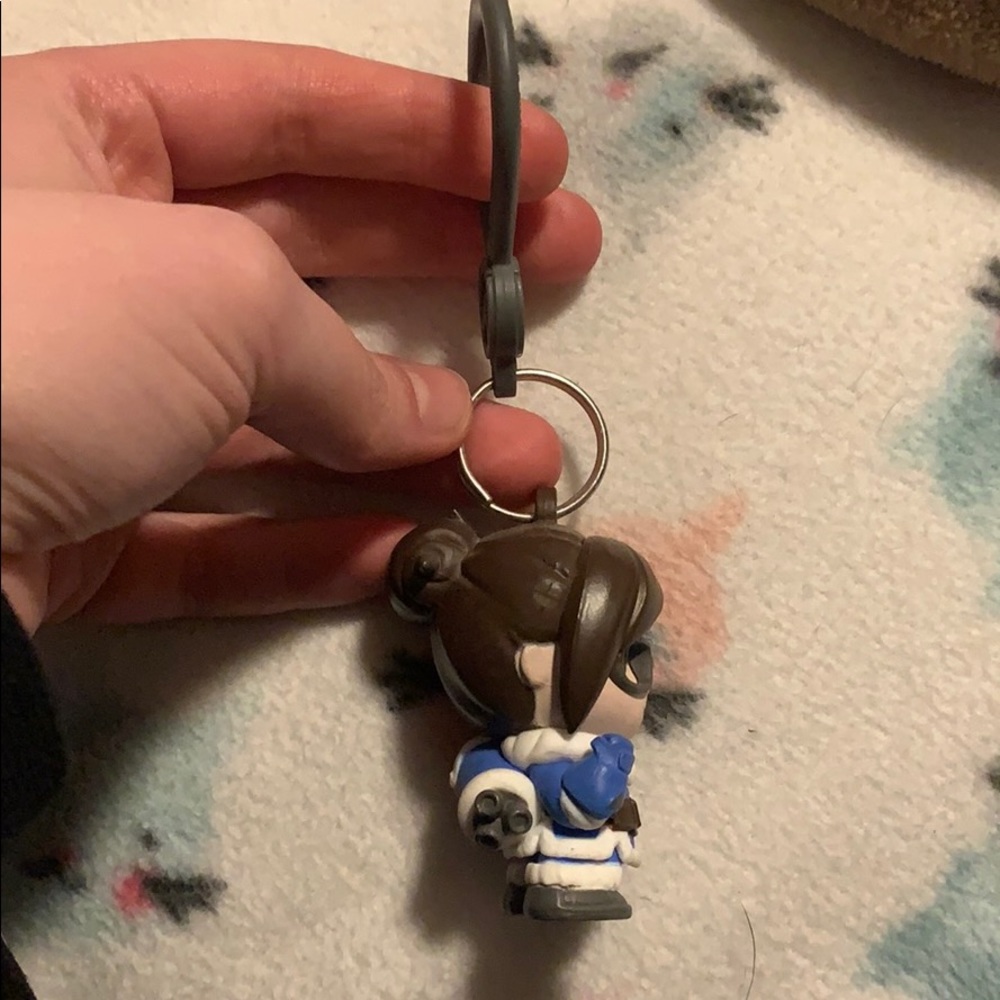 Overwatch Mei Keychain - Picture 3 of 4
